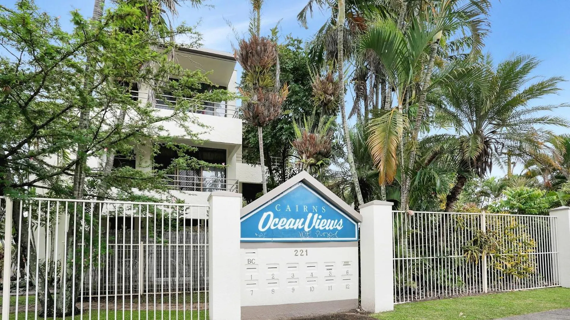 Apartment Living On Lake Cairns Australia