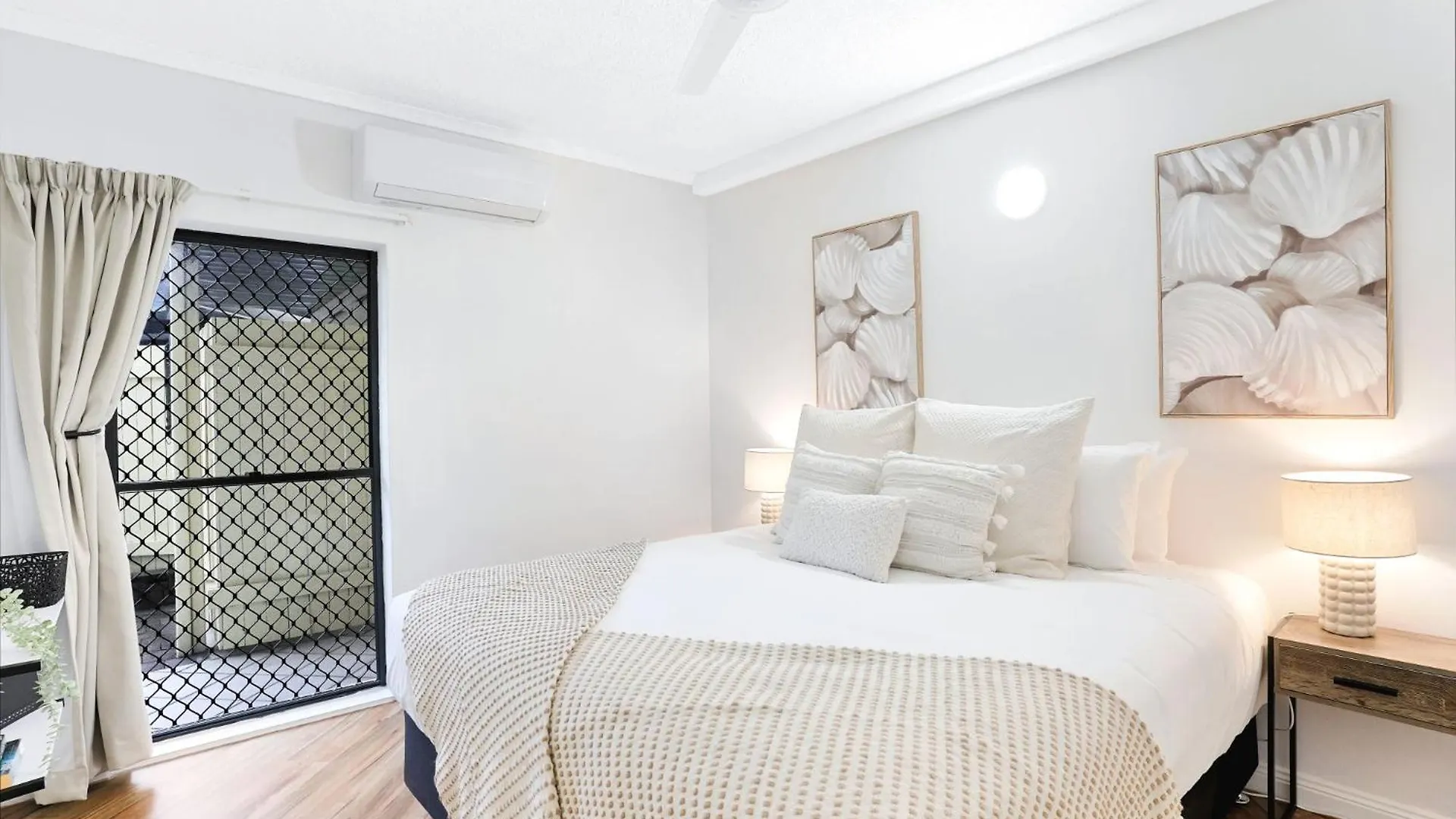 Living On Lake Cairns Apartment