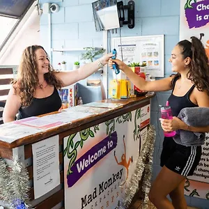  Hostal Mad Monkey Waterfront